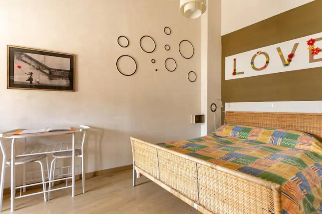 Stanza Con Terrazzo Vista Lago - Lakeholiday Castel di Tora Bagian luar foto